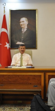 Tokat valisi Şerif Yılmaz’ın makamında