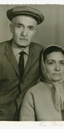 Annesi Münevver ve babası Hüseyin Diyarbakırlıoğlu.